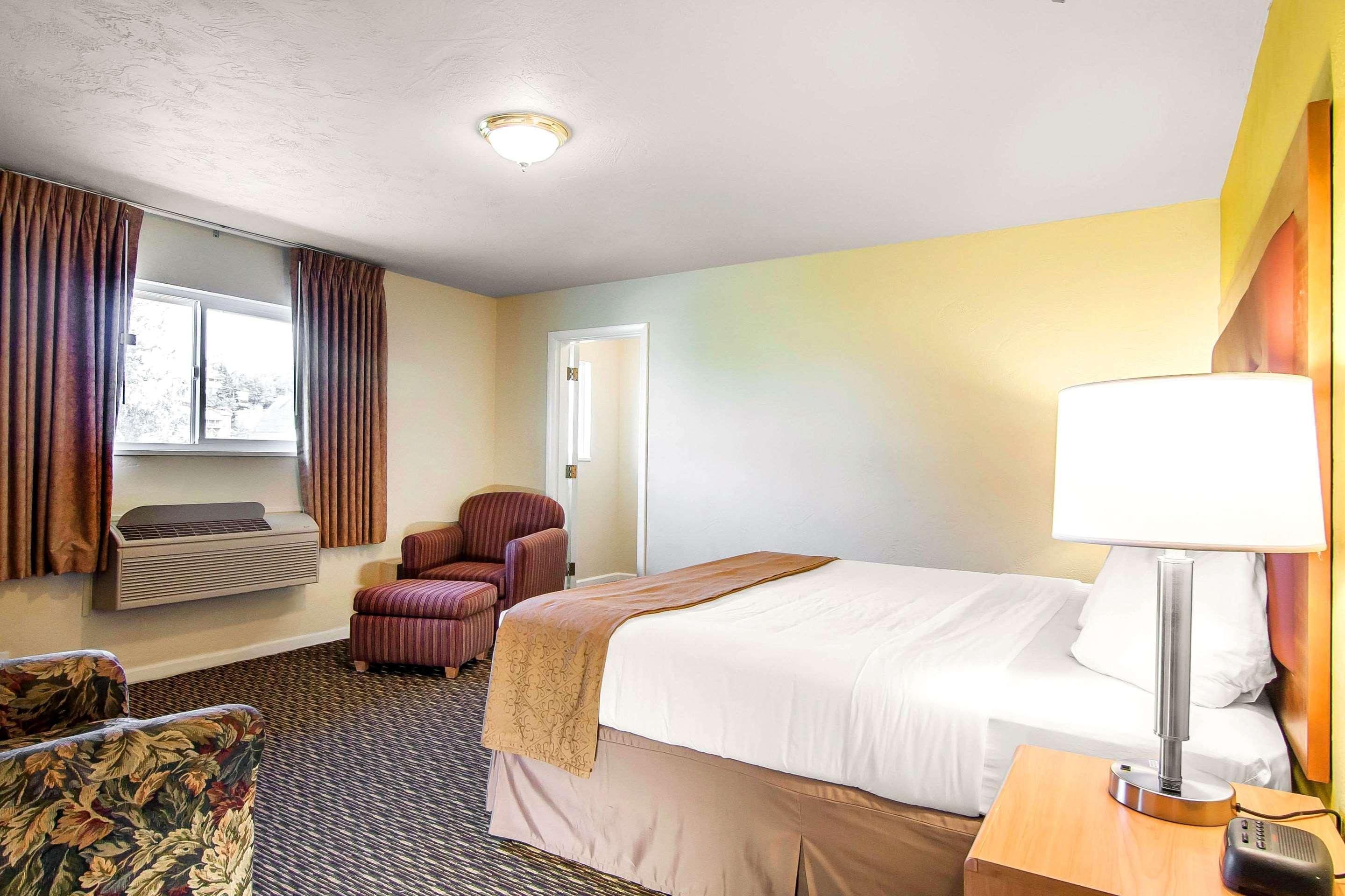 Quality Inn & Suites At Coos Bay North Bend Exterior photo
