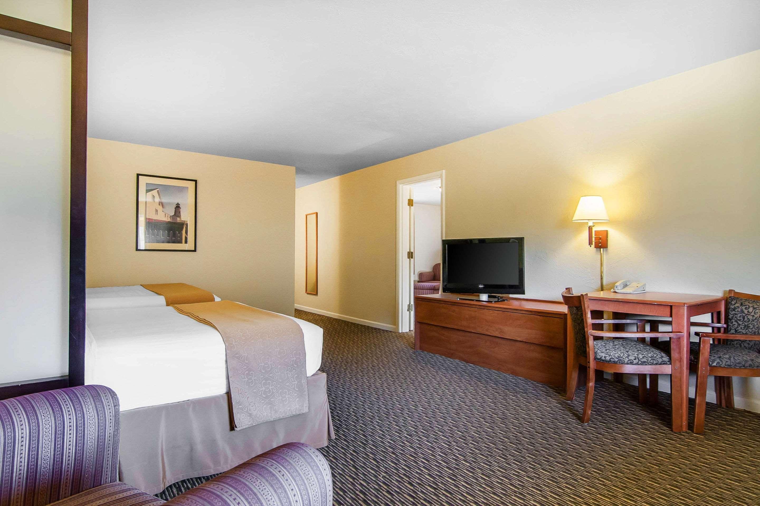 Quality Inn & Suites At Coos Bay North Bend Exterior photo