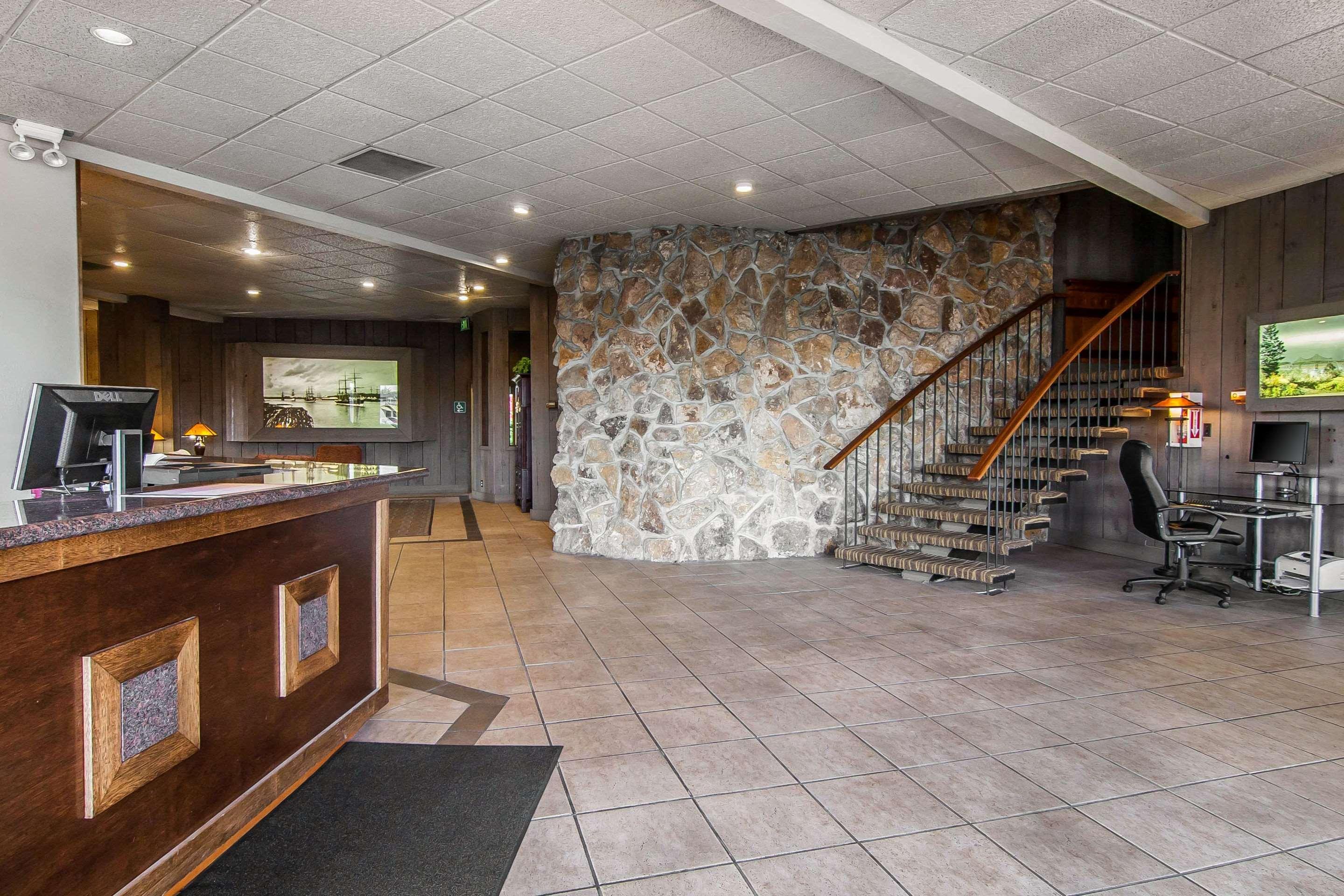 Quality Inn & Suites At Coos Bay North Bend Exterior photo