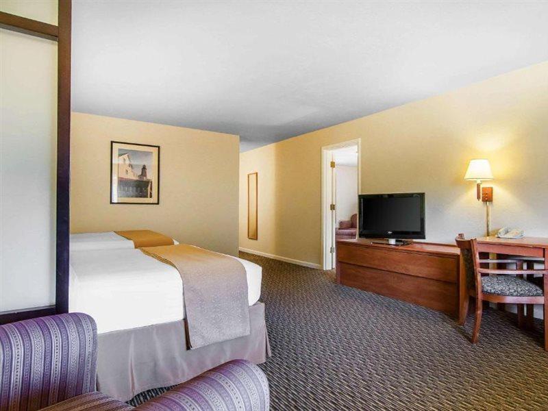 Quality Inn & Suites At Coos Bay North Bend Exterior photo
