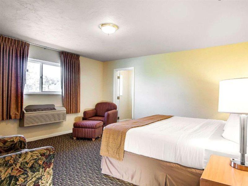 Quality Inn & Suites At Coos Bay North Bend Exterior photo