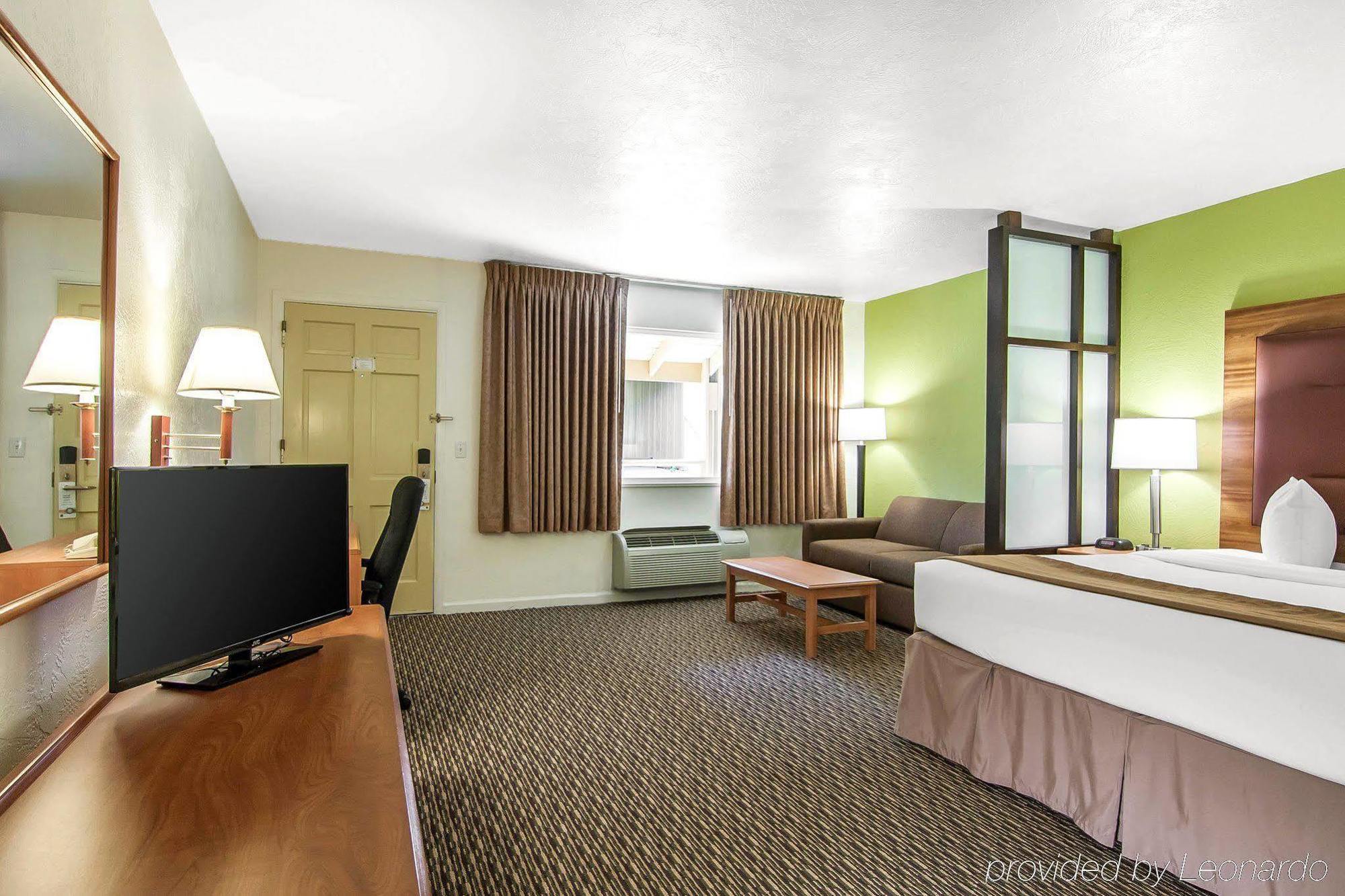 Quality Inn & Suites At Coos Bay North Bend Exterior photo